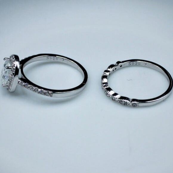 1.5 ct Oval Halo Moissanite Cubic Zirconia Wedding Set Ring Size 7 - Picture 4 of 11